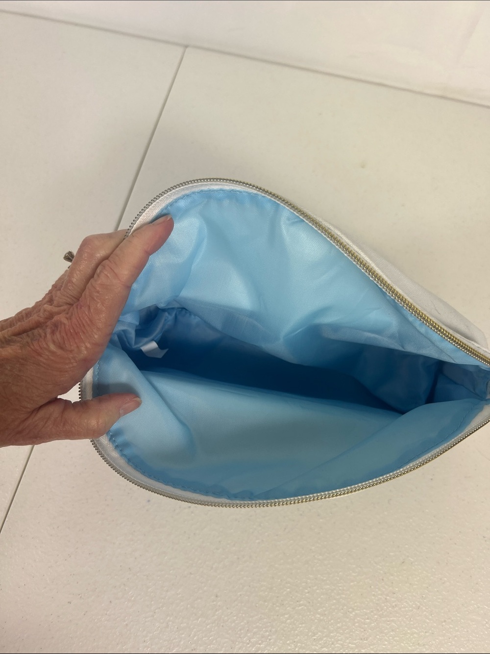 BOGG Makeup Bag Light Blue & White NWT - Picture 6 of 9